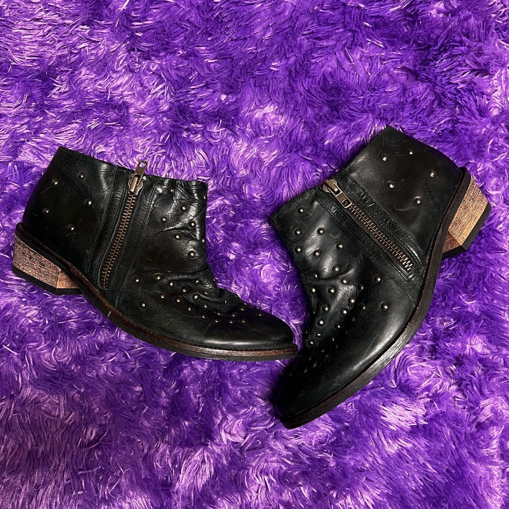 Black leather Ankle Booties